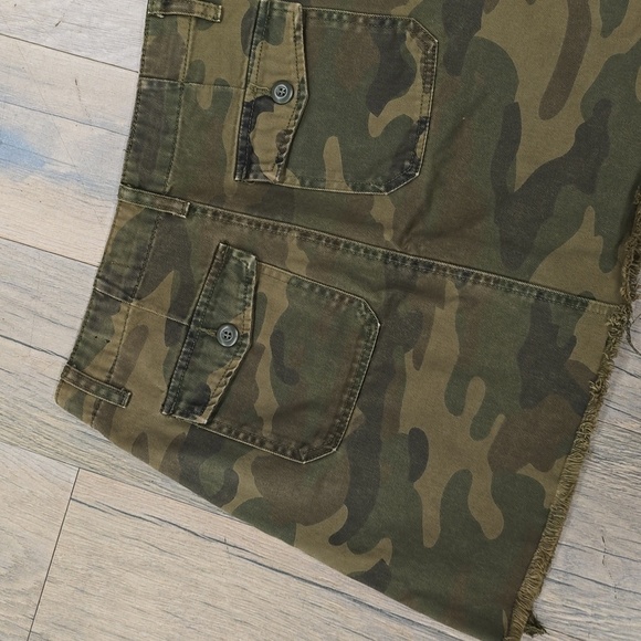Blank NYC | Camouflage Camo Denim Mini Skirt 27​ - Picture 11 of 13